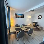 Schoenes 4-zimmer Appartment, Wlan, Kueche, Bad *