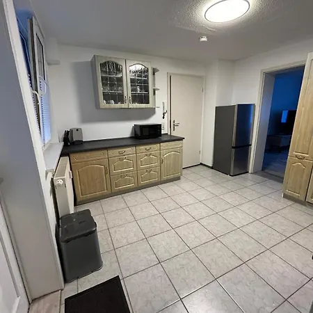 Schoenes 4-zimmer Appartment, Wlan, Kueche, Bad *