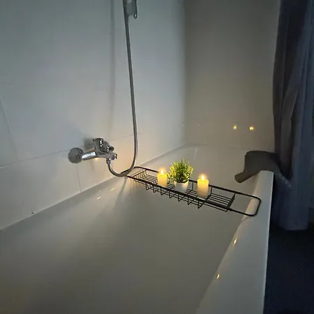 Schoenes 4-zimmer Appartment, Wlan, Kueche, Bad *