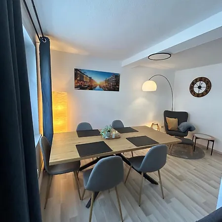 Schoenes 4-zimmer Appartment, Wlan, Kueche, Bad *