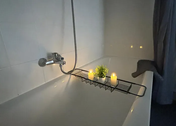 Schoenes 4-zimmer Appartment, Wlan, Kueche, Bad *